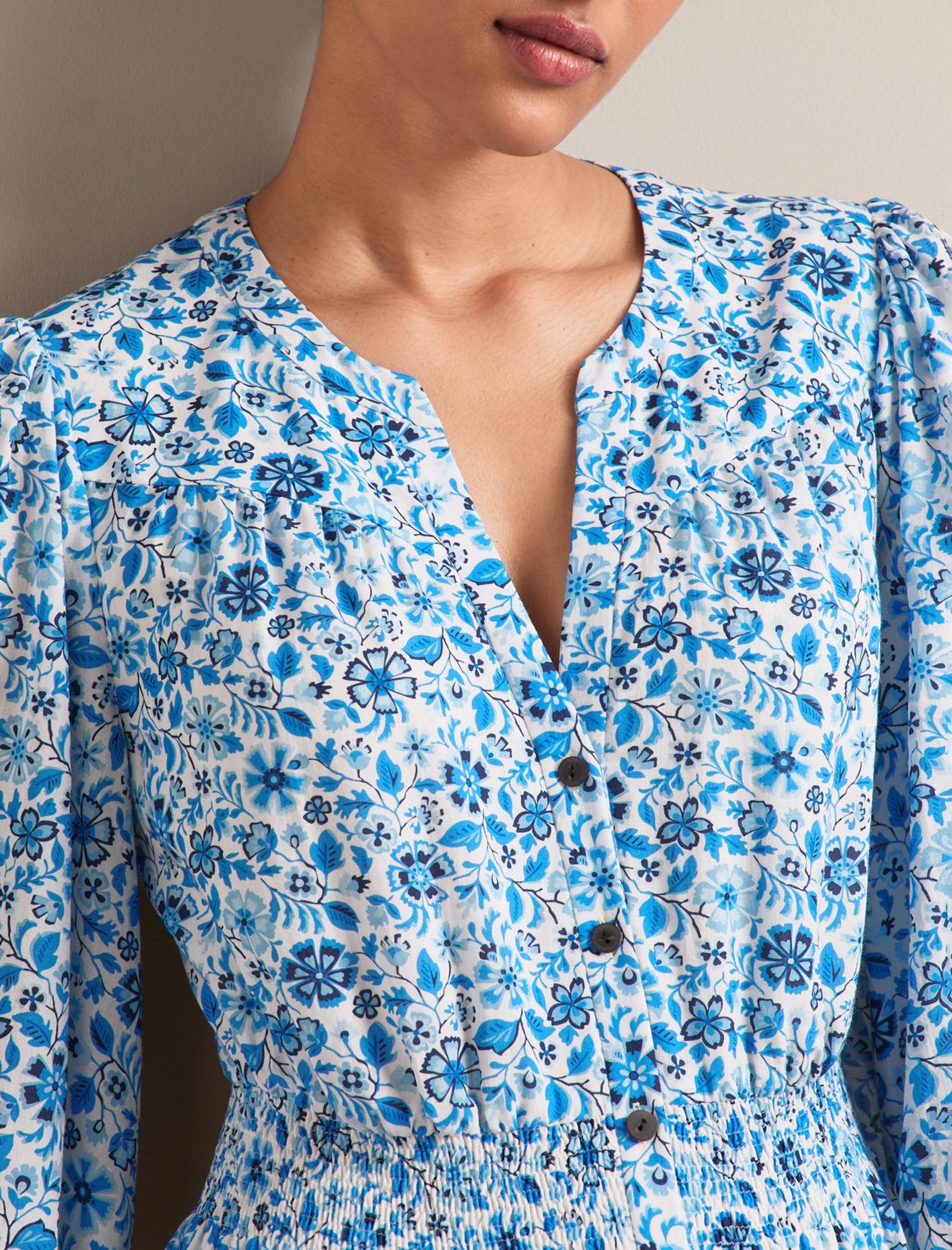 Aspen Cotton Blend Maxi Dress - White Blue Ditsy Carnation Print - Image 3